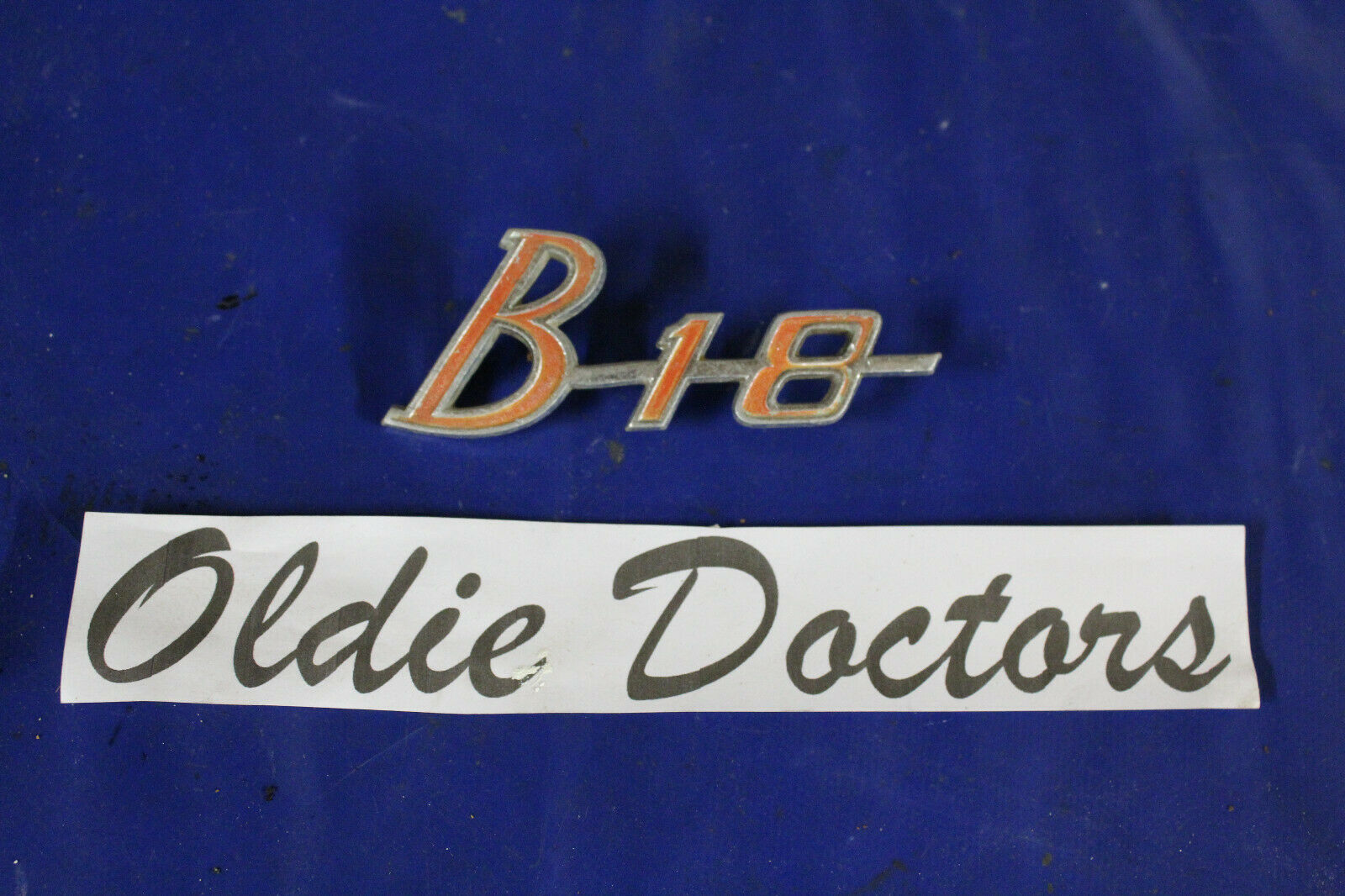 Bild von Volvo Pv, Duett, P 210, Emblem B 18, klein